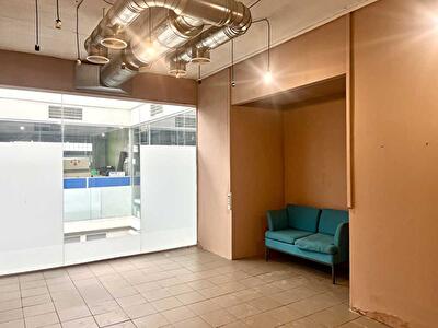 Киев, Павла Тычины просп., 18-б