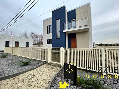 Киевская обл., Обуховский район, с. Плюты, Піщана, 25