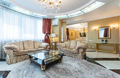 Маршала Тимошенка вул., 21