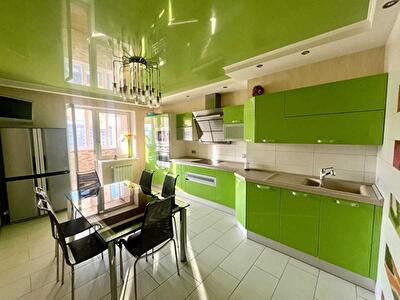 Київ, Анни Ахматової вул., 35А