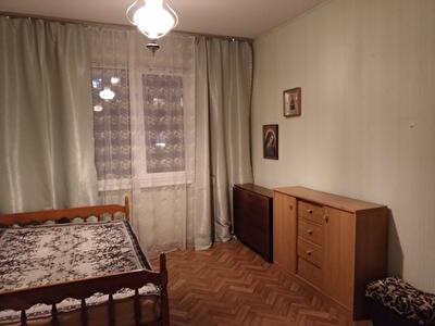 Київ, Квітневий пров., 1В