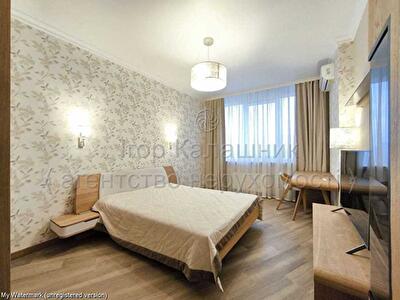 Киев, Берестейський, 26А