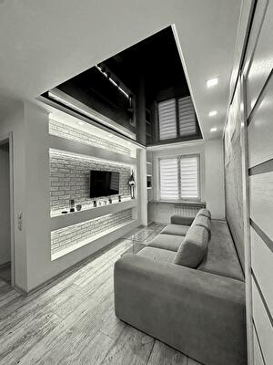 Дніпро, Маршала Малиновського вул., 12