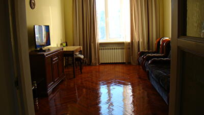 Трехсвятительская ул., 9