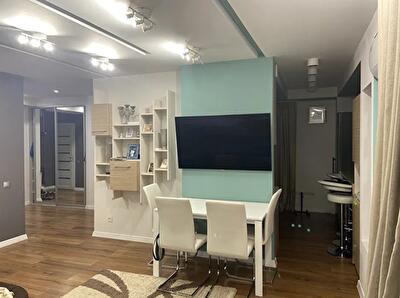 Дніпро, Александра Поля просп., 27