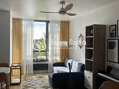 Київ, Квітки Цісик вул., 32