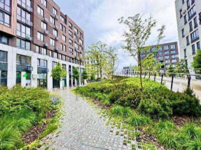 Київ, Салютна вул., 2