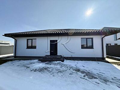 Київська обл., Броварський район, с. Погреби, Деснянська вулиця, 17