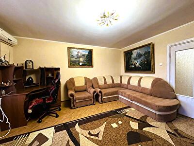 Київ, Декабристів вул., 12/37