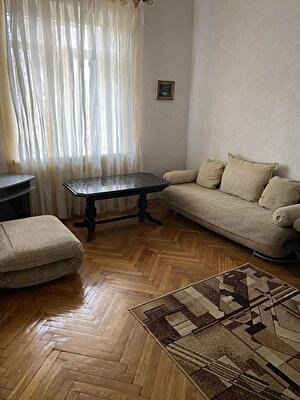 Киев, Новодарницкая ул., 15