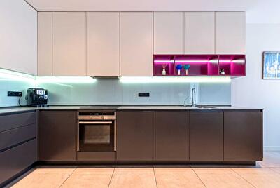 Київ, В'ячеслава Чорновола вул., 27