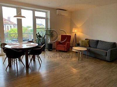 Київ, Івана Кавалерідзе вул., 9