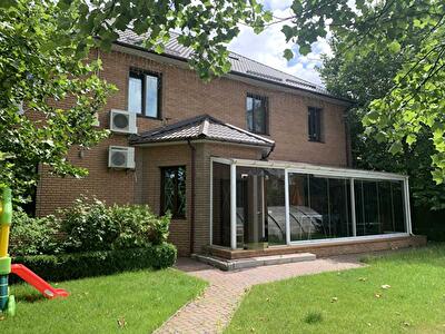 Киевская обл., Киево-Святошинский район, с. Петропавловская Борщаговка, Каштанова ул., 16