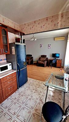 Дніпро, Незалежності 1 ( тітова )