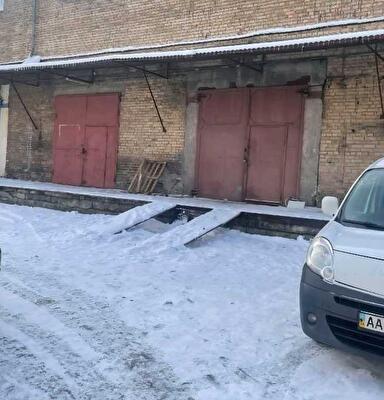 Киевская обл., Киево-Святошинский район, с. Святопетровское, Центральная ул.