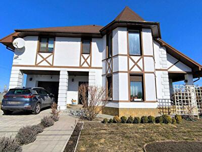 Киевская обл., Макаровский район, пгт Макаров, квіткова