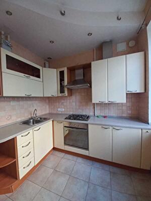 Київ, Бурмистенка вул., 9/10