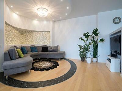 Срібнокільська вул., 1