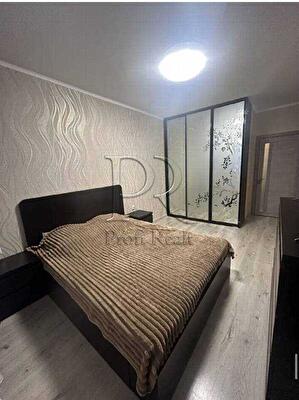 Київ, Правди просп., 43А