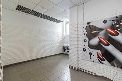 Київ, Берестейський, 131