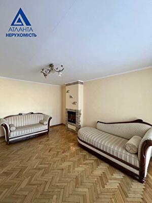 Олени Кульчицької вул., Пчілки, 25