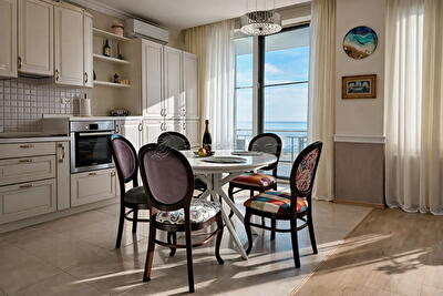 Одеса, Літературна вул., 1А