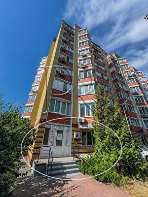 Київ, Салютна вул., 1Б