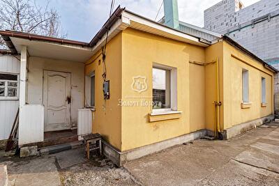 Київ, Кринична вул., 30