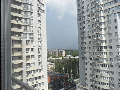 Киев, Вадима Гетьмана ул., 1А