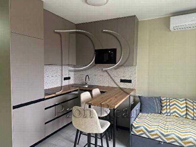 Київська обл., Києво-Святошинський район, с. Софіївська Борщагівка, Героїв Небесної Сотні просп., 20/10