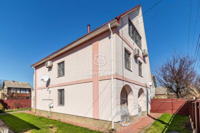 Київ, Садова вул., 3/1