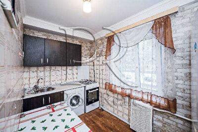 Київ, Валентина Сєрова вул., 36