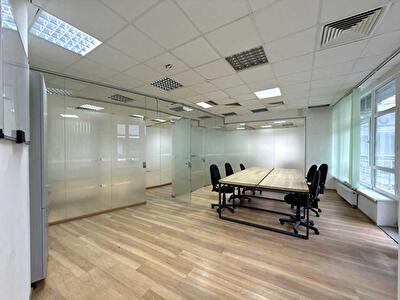 Київ, Євгена Коновальця вул., 36д