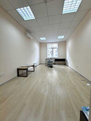 Євгена Коновальця вул., 36д