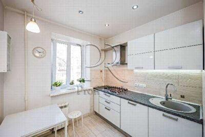 Киев, Уманская ул., 27