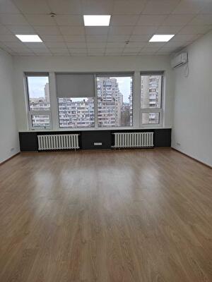 Київ, Євгена Сверстюка вул., 11