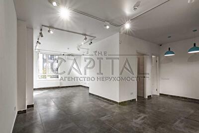 Салютна вул., 2