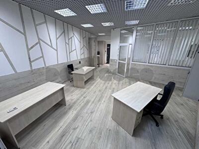 Київ, Євгена Коновальця вул., 36-Д