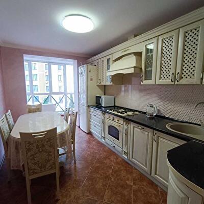 Києво-Святошинський район, с. Петропавлівська Борщагівка, Соборная вул., 10Б