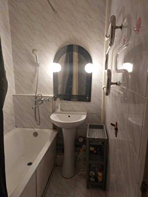 Космонавта Волкова вул., 4