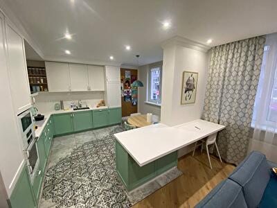 Київ, Ломоносова вул., 48