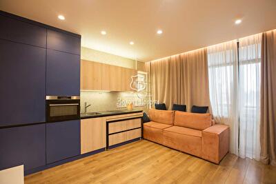 Київ, Володимира Антоновича вул., 74