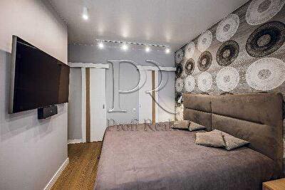 Киевская обл., Киево-Святошинский район, с. Софиевская Борщаговка, Яблоневая ул., 15