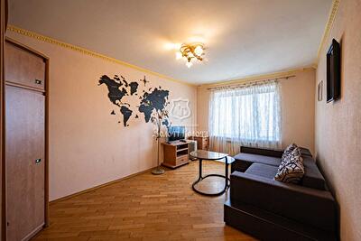 Олександра Довженка вул., 16Б