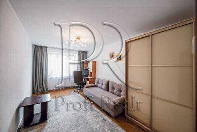 Киев, Голосеевский просп., 19