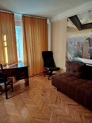 Червонопільська, 5