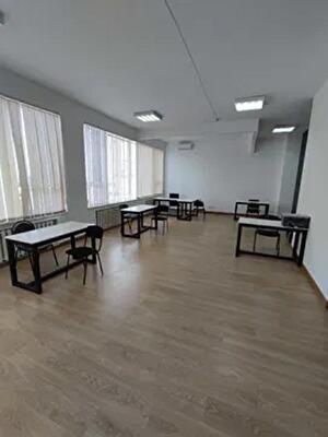 Евгения Сверстюка ул., 11Б