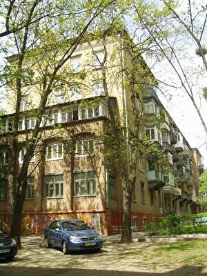 Київ, Метробудівська вул., 12