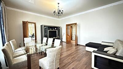 Днепр, Дмитрия Яворницкого просп., 72А