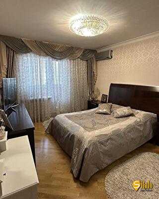 Київ, Олени Пчілки вул., 2Б